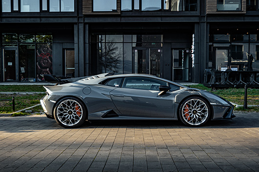 Image of a 2021 gray Lamborghini Hurrian
